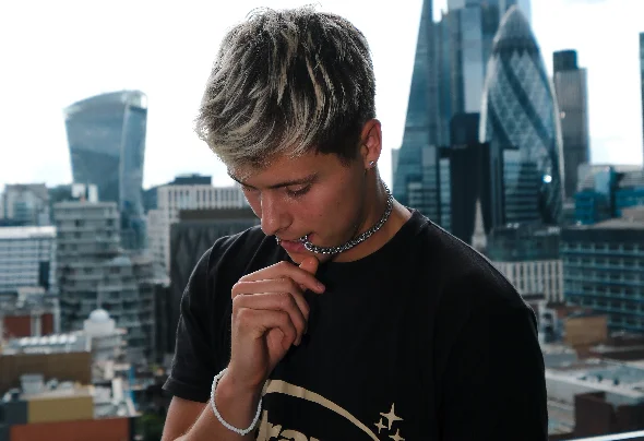 110 Serum presets inspired by Riordan